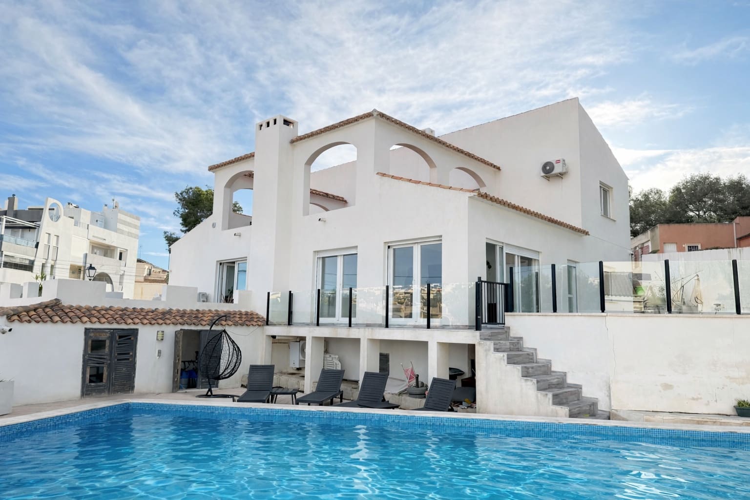 6 bedroom Villa for sale in Villamartin with pool garage - € 695,000 (Ref: 9990253)
