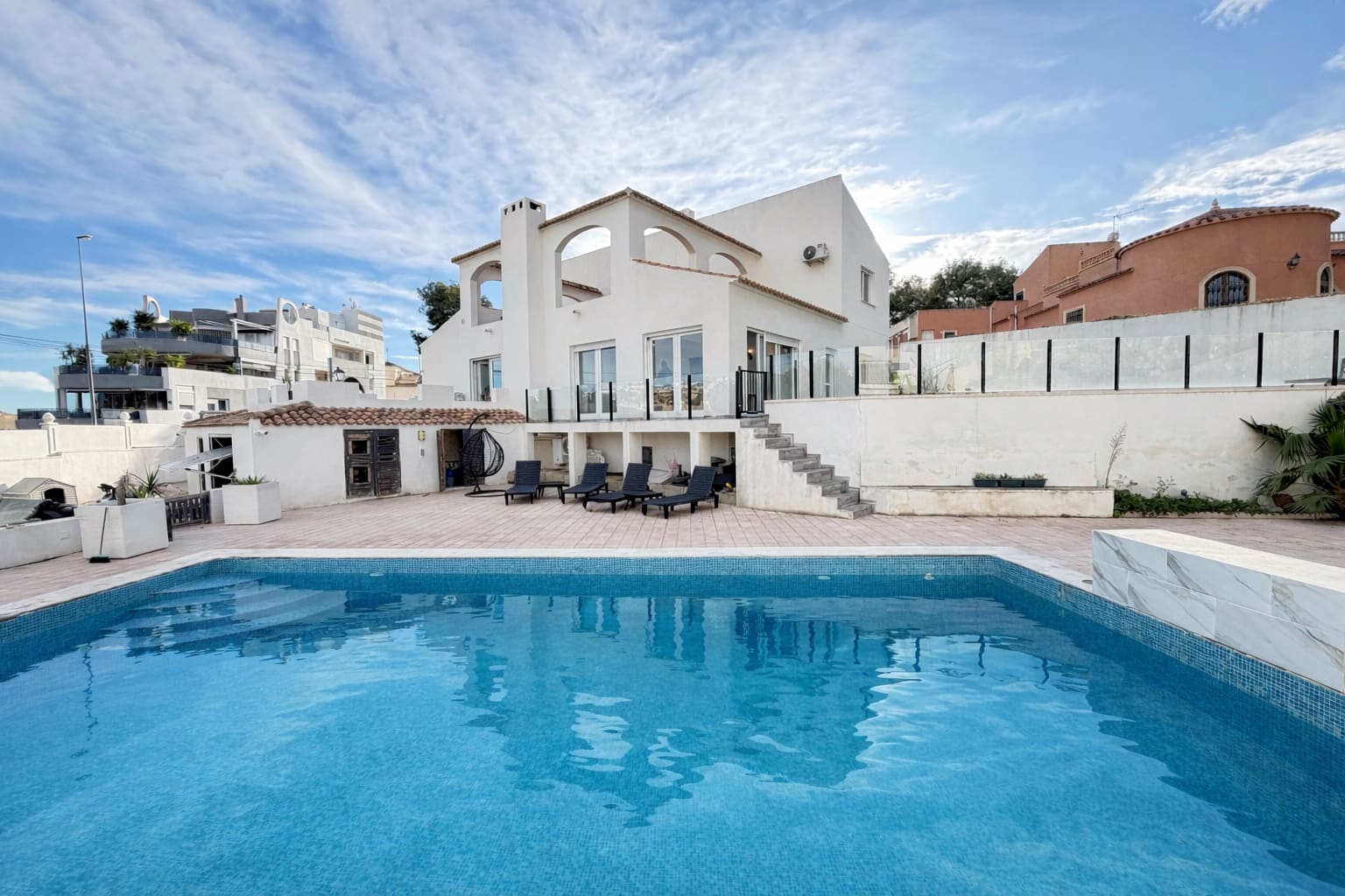 6 bedroom Villa for sale in Villamartin with pool garage - € 695,000 (Ref: 9990253)