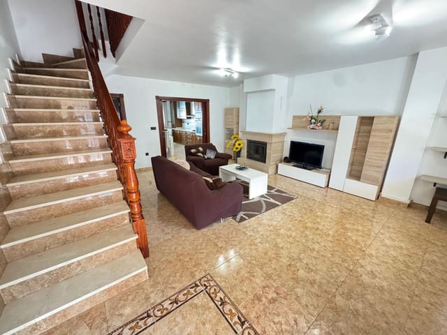 3 soveværelse Byhus til salg i San Miguel de Salinas med swimmingpool garage - € 249.000 (Ref: 9990254)