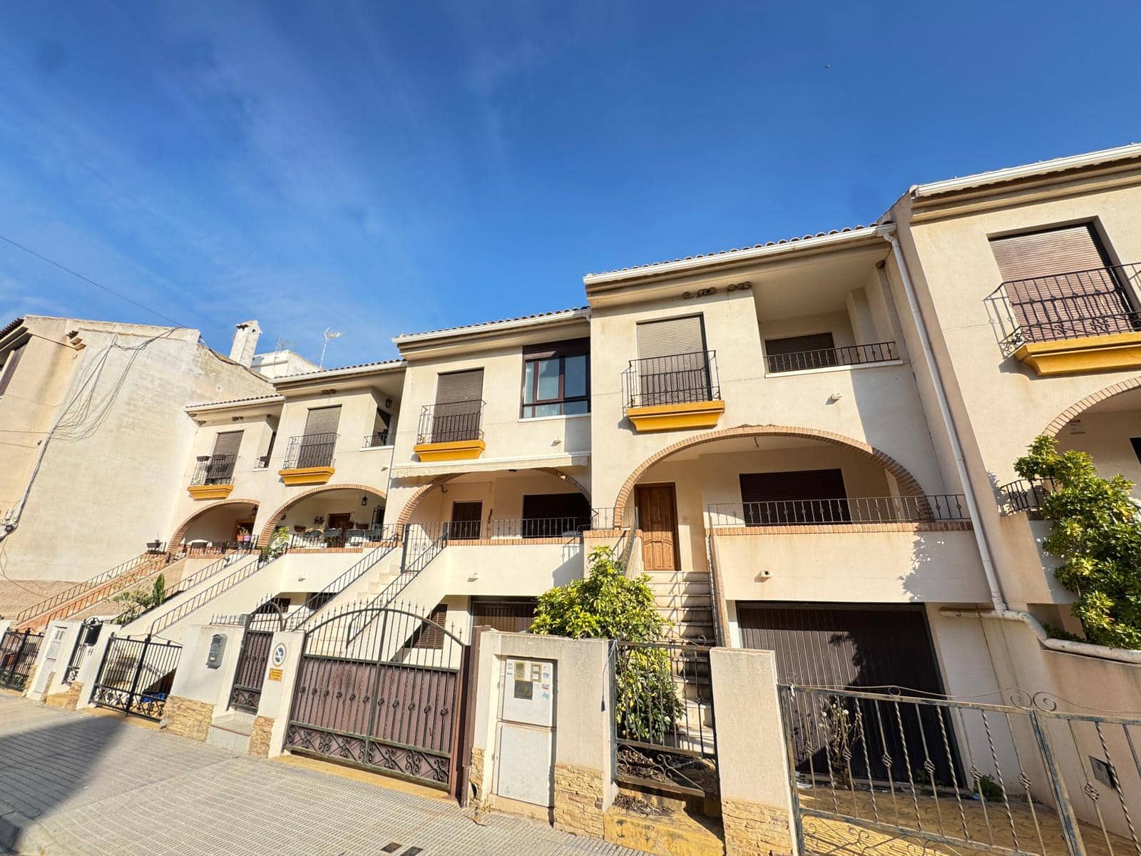 3 soveværelse Byhus til salg i San Miguel de Salinas med swimmingpool garage - € 249.000 (Ref: 9990254)