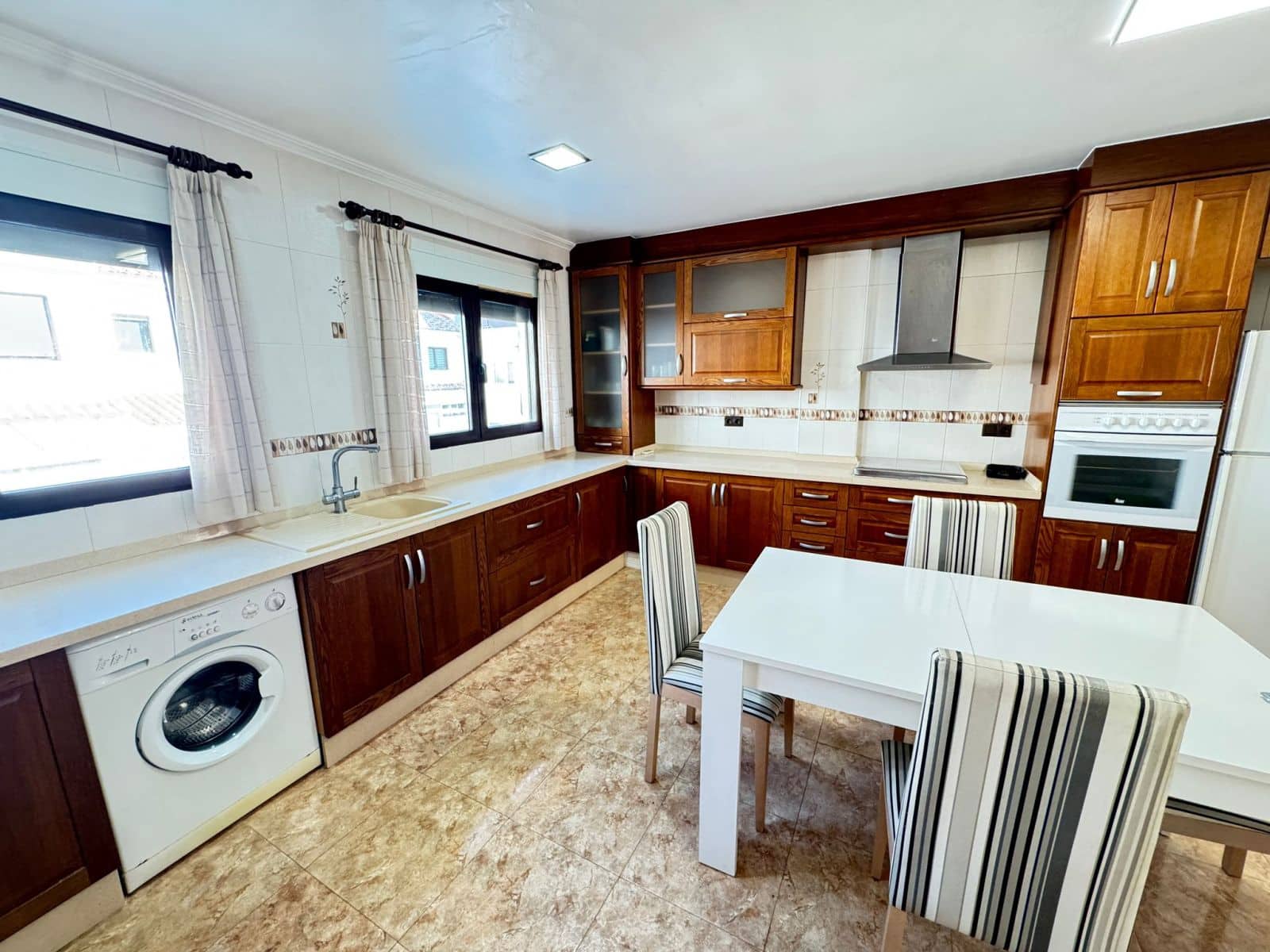 3 soveværelse Byhus til salg i San Miguel de Salinas med swimmingpool garage - € 249.000 (Ref: 9990254)