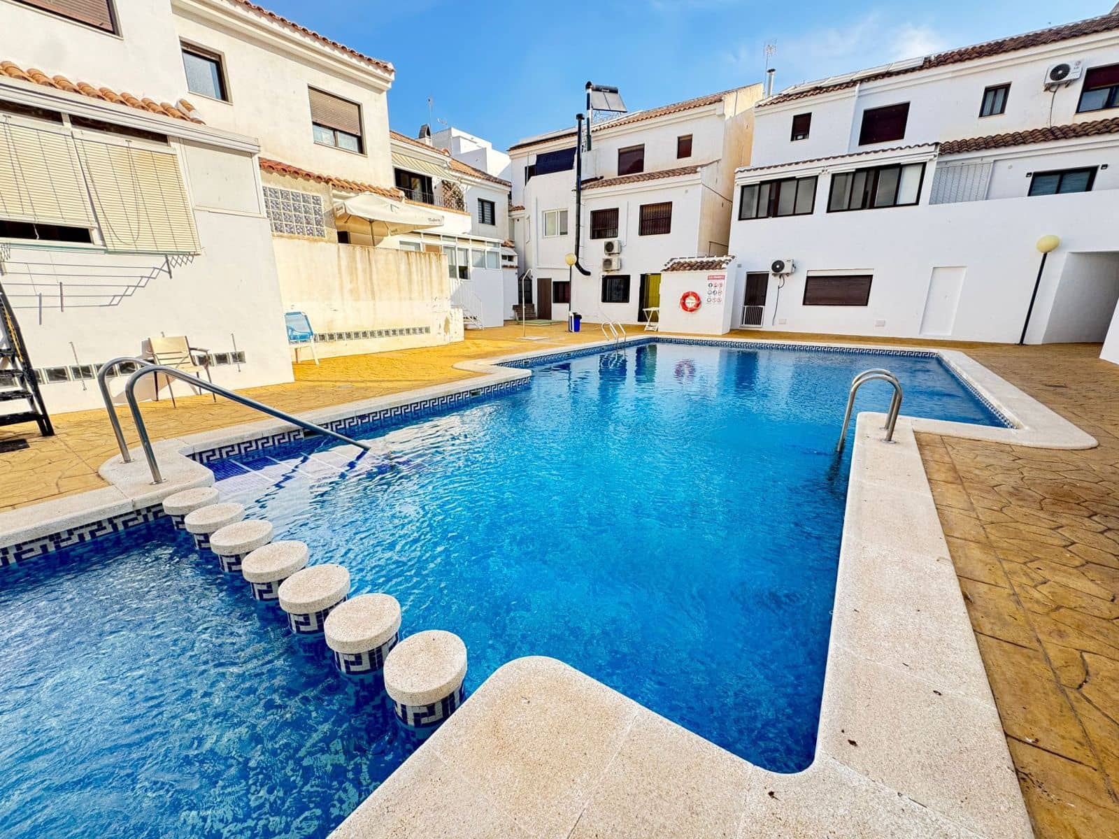 3 soveværelse Byhus til salg i San Miguel de Salinas med swimmingpool garage - € 249.000 (Ref: 9990254)