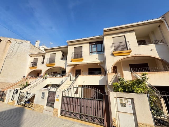 3 soveværelse Byhus til salg i San Miguel de Salinas med swimmingpool garage - € 249.000 (Ref: 9990254)