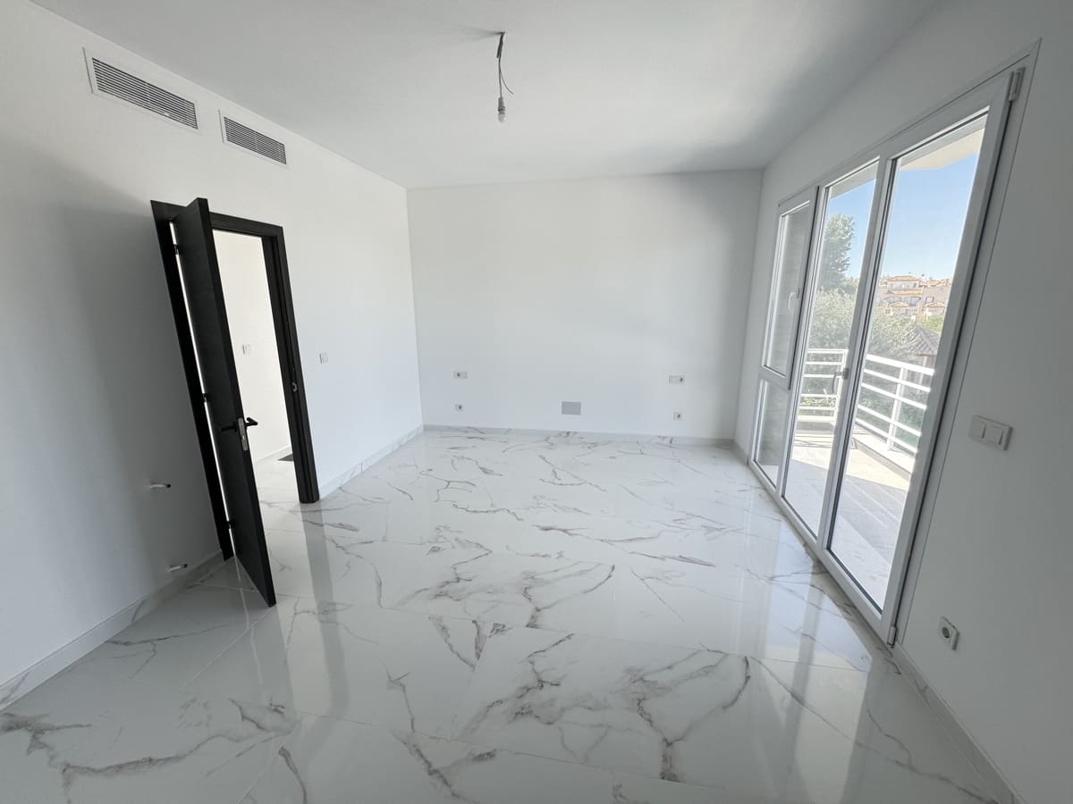 4 slaapkamer Villa te koop in Los Balcones met zwembad garage - € 599.000 (Ref: 9990257)