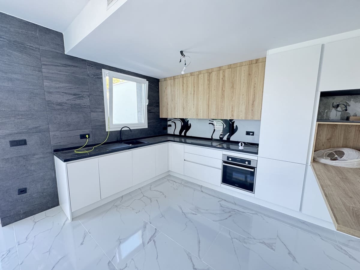 4 slaapkamer Villa te koop in Los Balcones met zwembad garage - € 599.000 (Ref: 9990257)