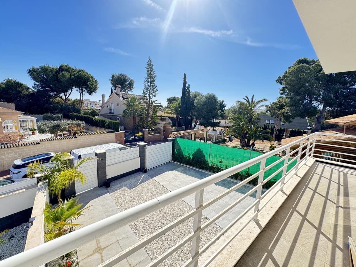 4 slaapkamer Villa te koop in Los Balcones met zwembad garage - € 599.000 (Ref: 9990257)