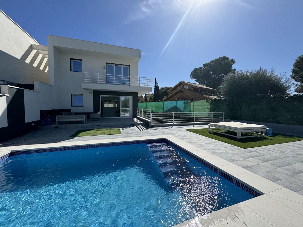 4 slaapkamer Villa te koop in Los Balcones met zwembad garage - € 599.000 (Ref: 9990257)