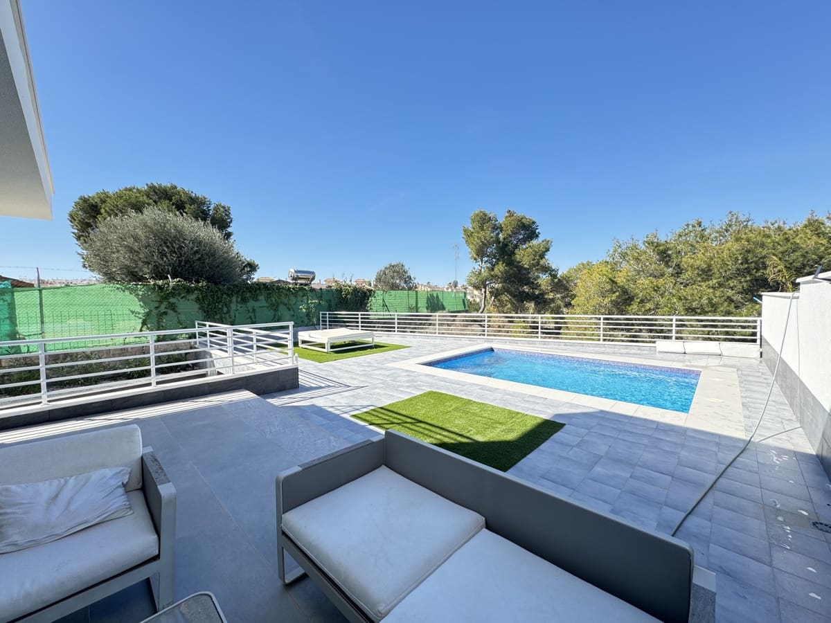 4 slaapkamer Villa te koop in Los Balcones met zwembad garage - € 599.000 (Ref: 9990257)