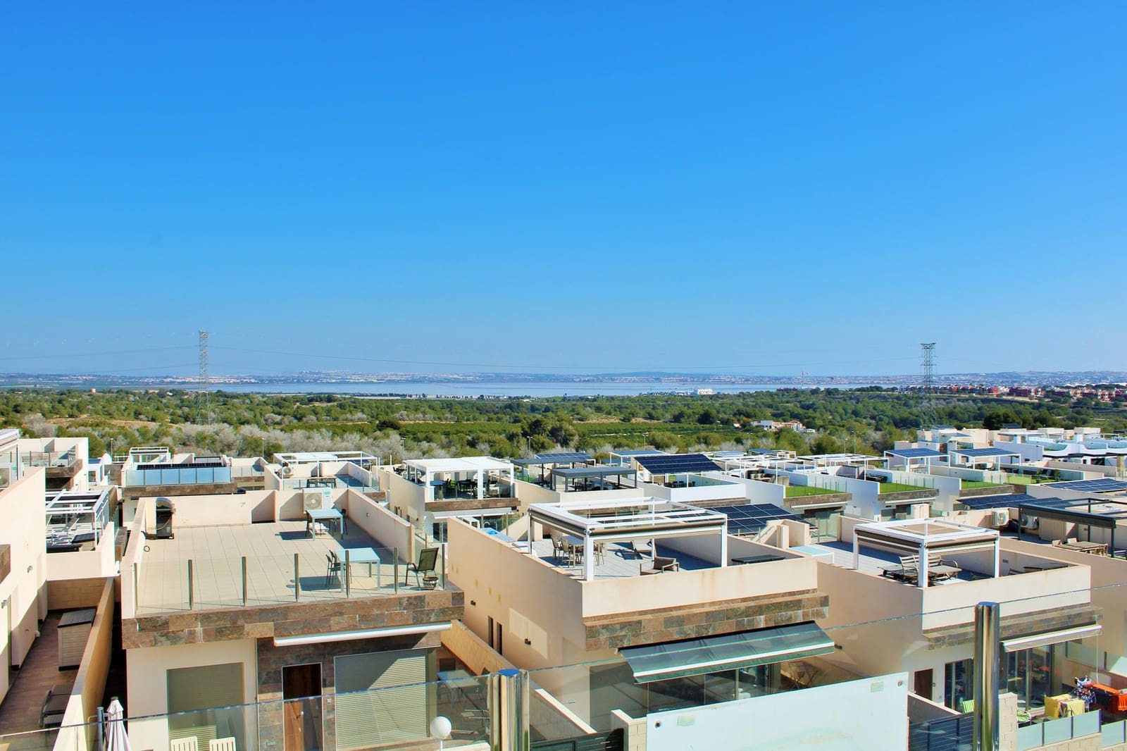 3 soveværelse Villa til salg i Villamartin med swimmingpool garage - € 375.000 (Ref: 9993905)