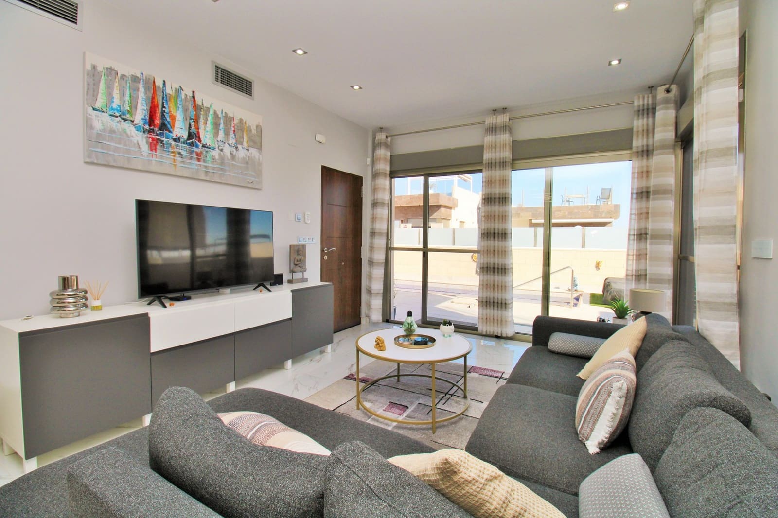 3 soveværelse Villa til salg i Villamartin med swimmingpool garage - € 375.000 (Ref: 9993905)
