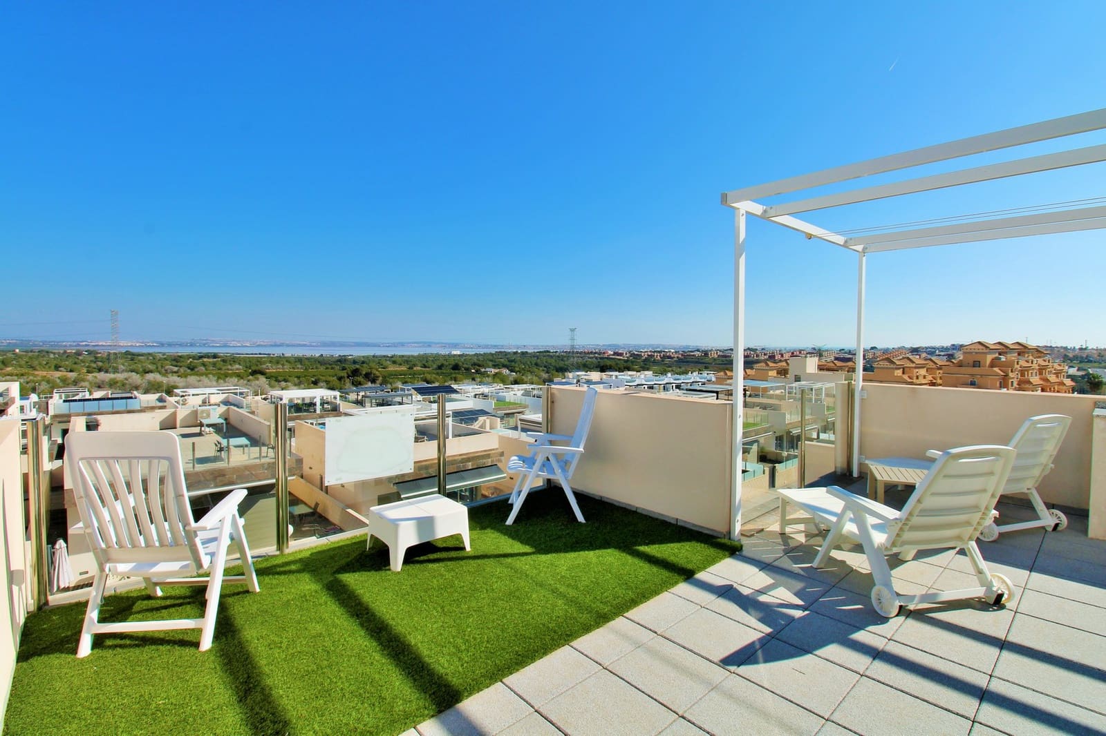 3 soveværelse Villa til salg i Villamartin med swimmingpool garage - € 375.000 (Ref: 9993905)