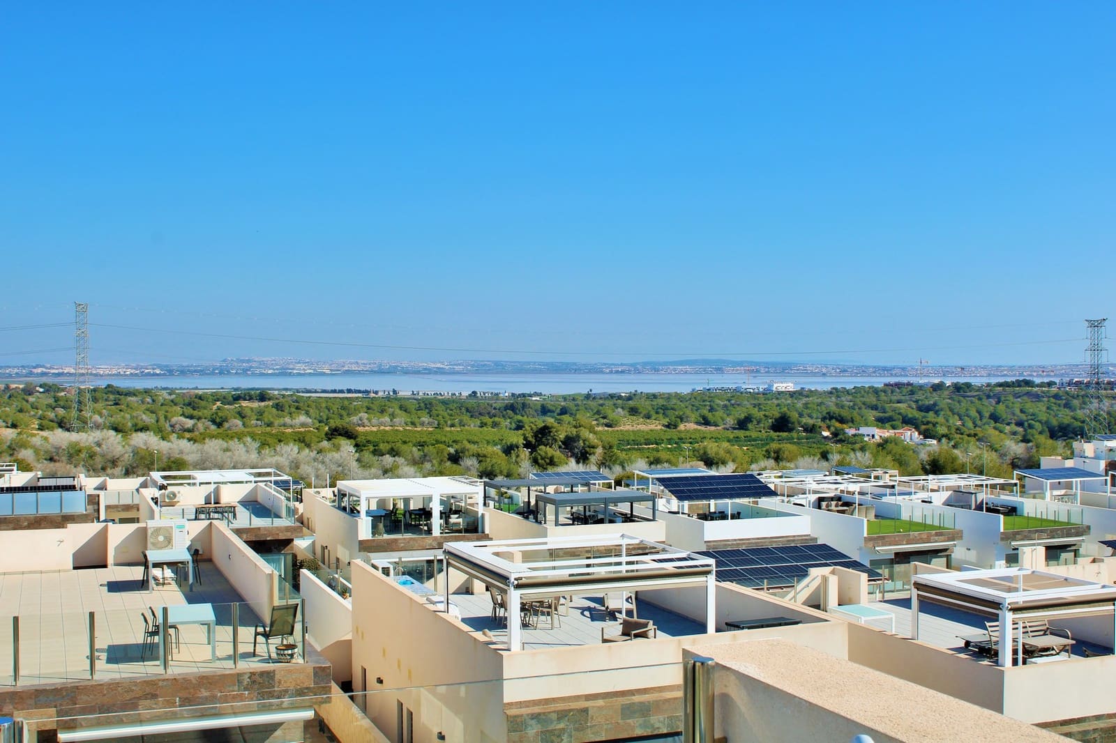 3 soveværelse Villa til salg i Villamartin med swimmingpool garage - € 375.000 (Ref: 9993905)