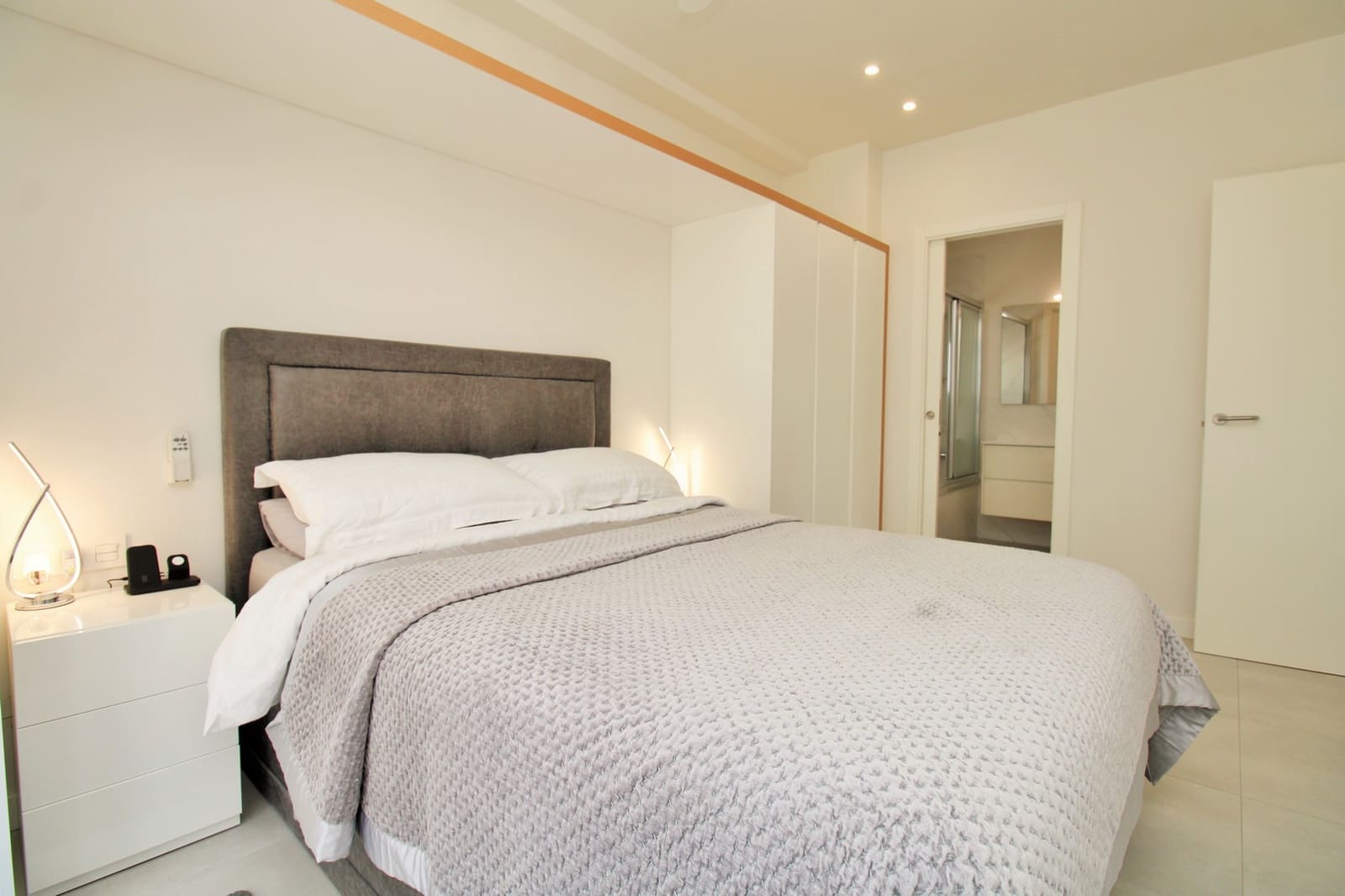 2 soverom Leilighet til salgs i Villamartin med svømmebasseng garasje - € 249 950 (Ref: 9993906)