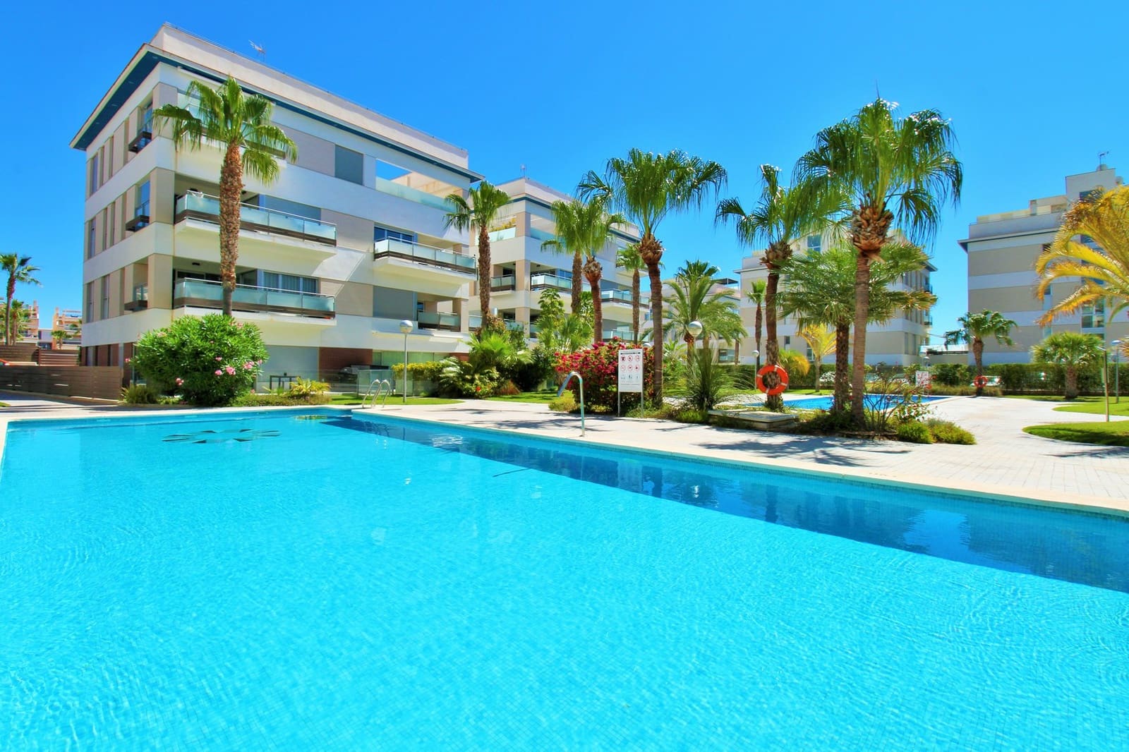 2 soverom Leilighet til salgs i Villamartin med svømmebasseng garasje - € 249 950 (Ref: 9993906)
