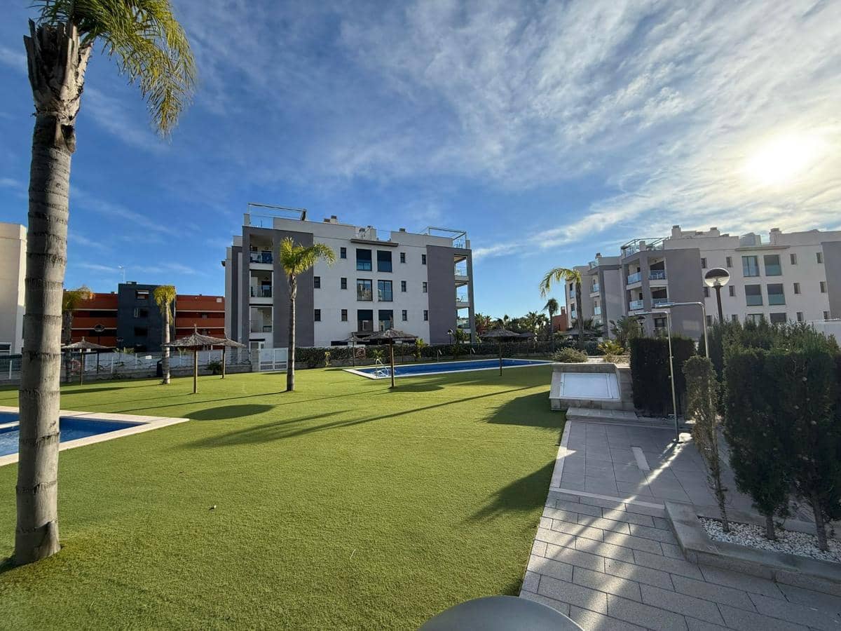 2 soverom Leilighet til salgs i Villamartin med svømmebasseng garasje - € 199 900 (Ref: 9996647)