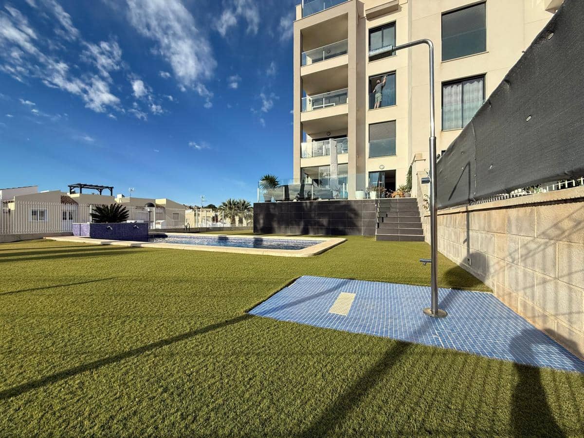 2 soverom Leilighet til salgs i Villamartin med svømmebasseng garasje - € 199 900 (Ref: 9996647)