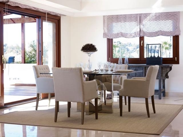 4 soverom Penthouse til salgs i Marbella med svømmebasseng garasje - € 1 850 000 (Ref: 7195877)