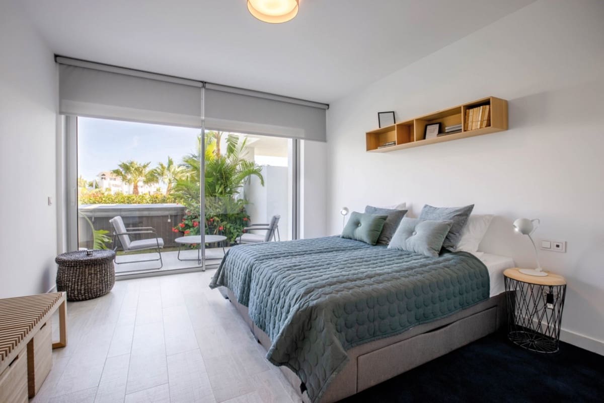 2 bedroom Apartment for sale in Estepona with pool - € 580,000 (Ref: 7195907)