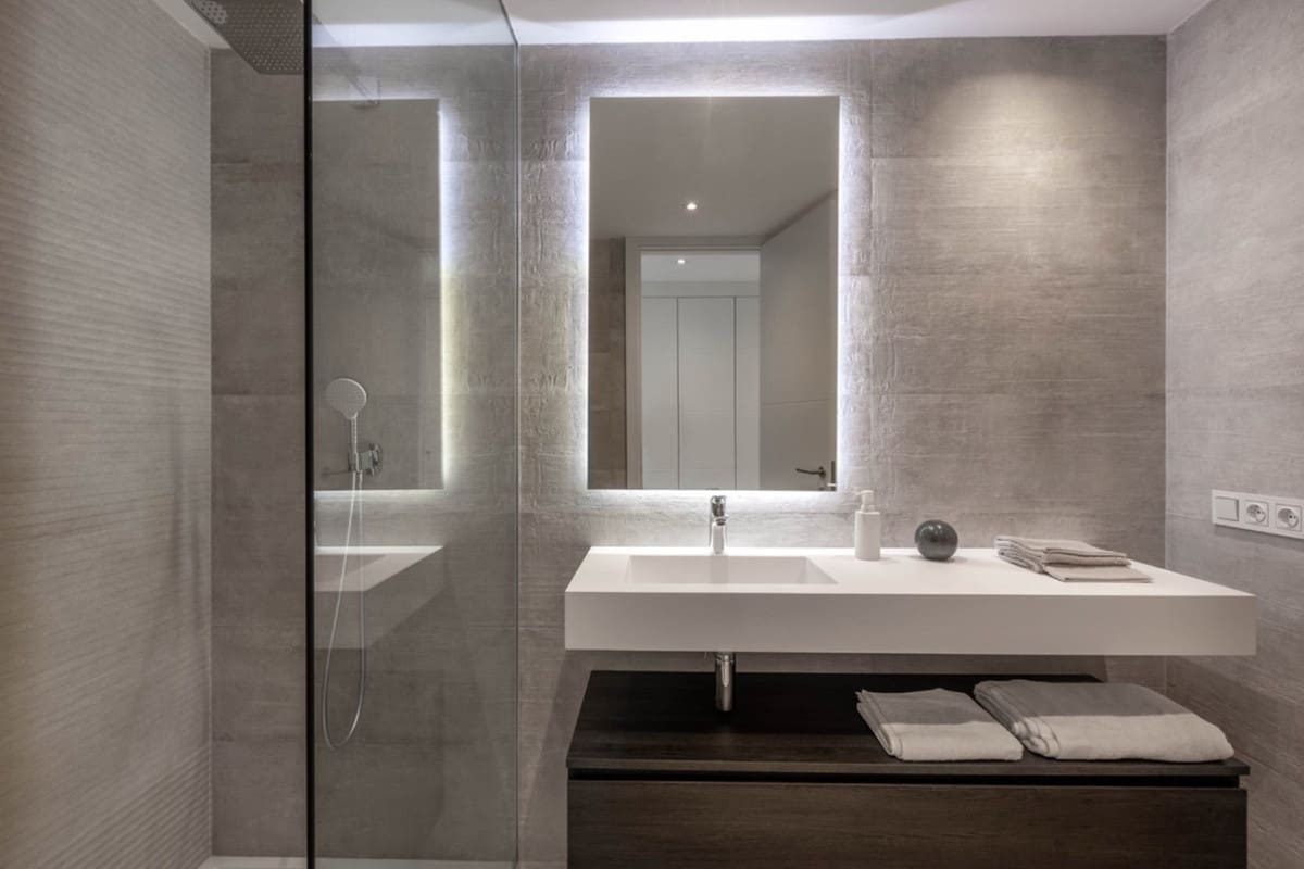 2 bedroom Apartment for sale in Estepona with pool - € 580,000 (Ref: 7195907)