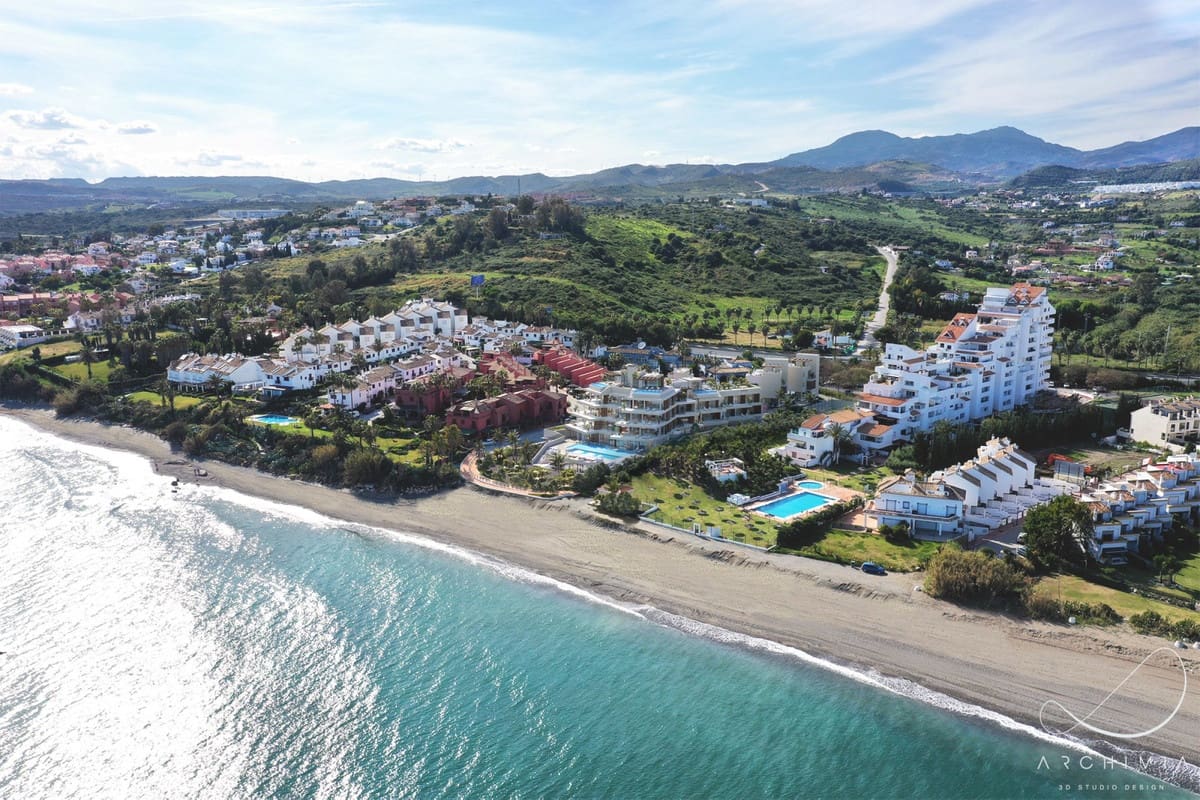 2 bedroom Apartment for sale in Estepona with pool garage - € 1,950,000 (Ref: 7196034)
