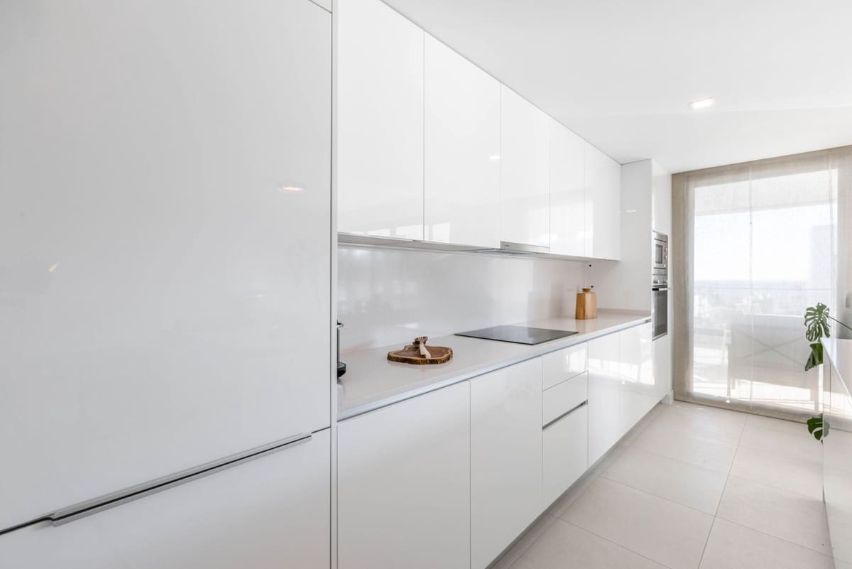 Apartamento de 3 habitaciones en Estepona en venta con piscina garaje - 407.000 € (Ref: 7196063)