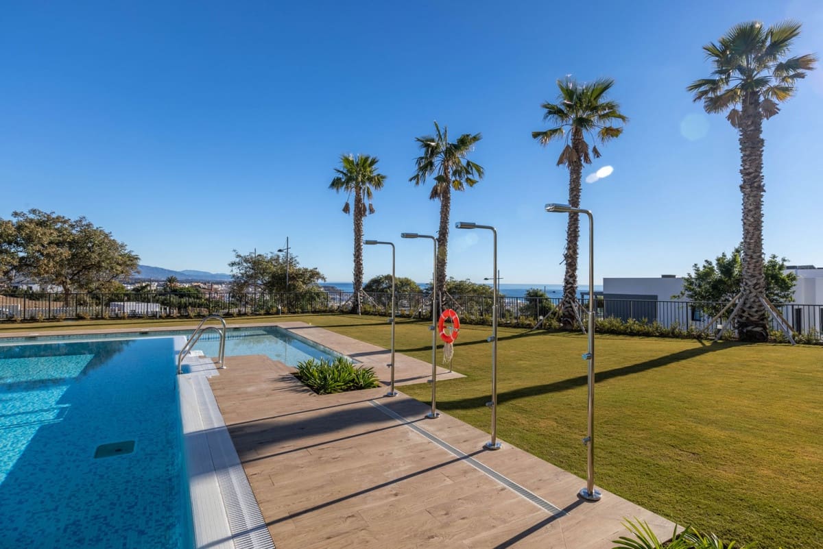 Apartamento de 3 habitaciones en Estepona en venta con piscina garaje - 407.000 € (Ref: 7196063)