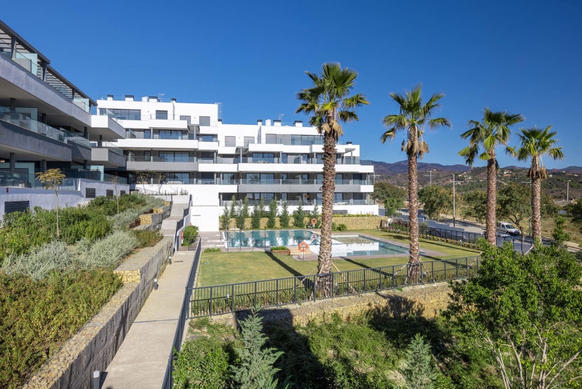 Apartamento de 3 habitaciones en Estepona en venta con piscina garaje - 407.000 € (Ref: 7196063)