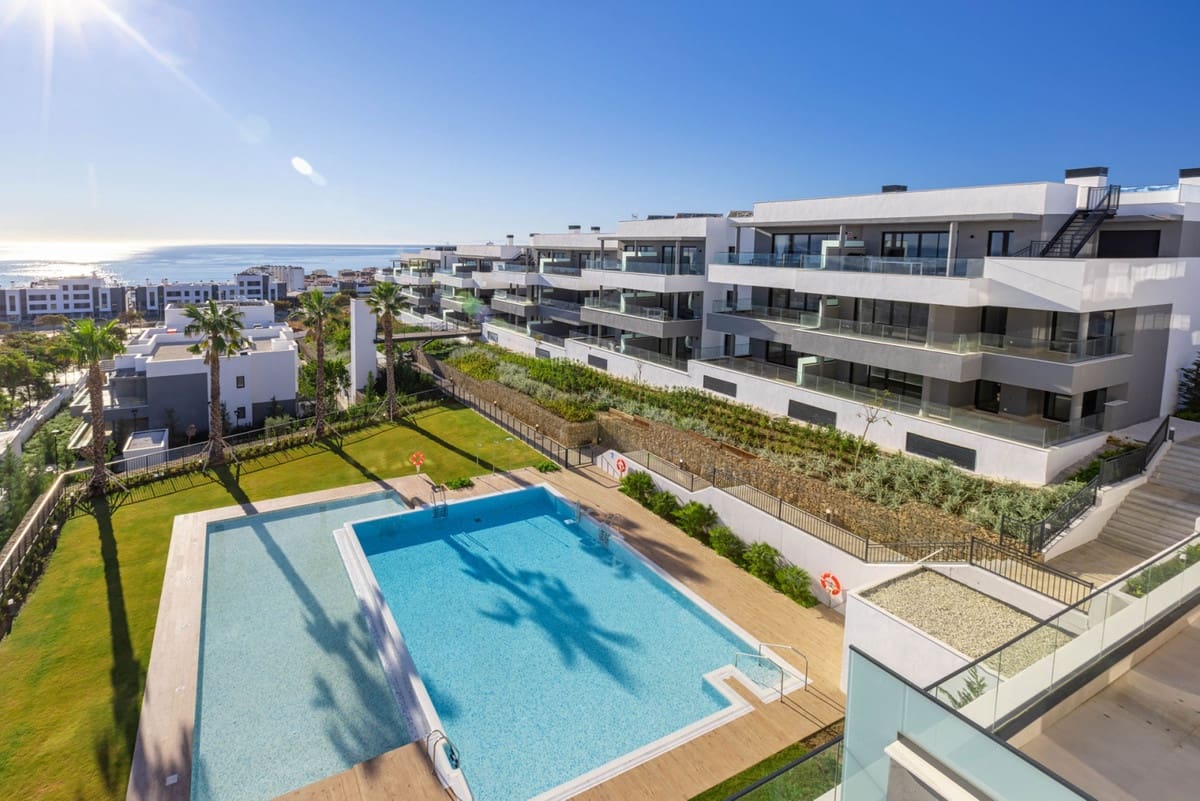 Apartamento de 3 habitaciones en Estepona en venta con piscina garaje - 407.000 € (Ref: 7196063)