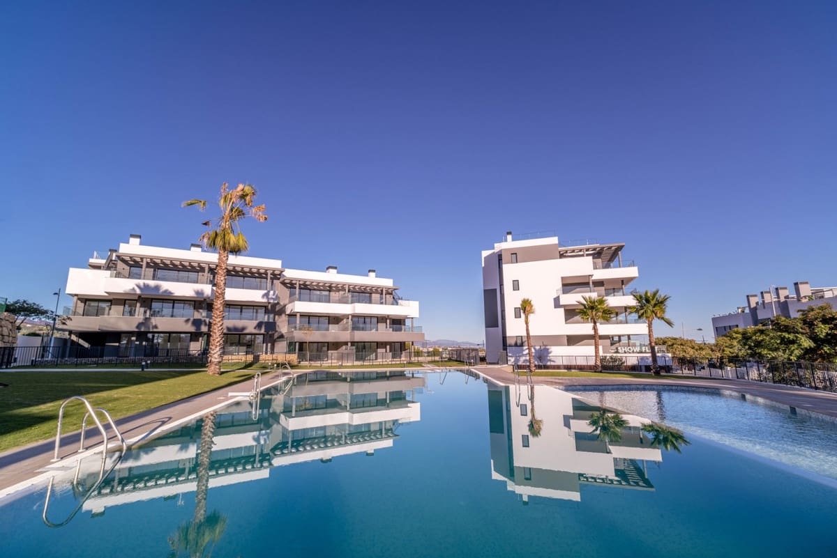 Apartamento de 3 habitaciones en Estepona en venta con piscina garaje - 407.000 € (Ref: 7196063)