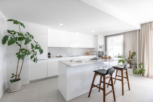 Apartamento de 3 habitaciones en Estepona en venta con piscina garaje - 407.000 € (Ref: 7196063)