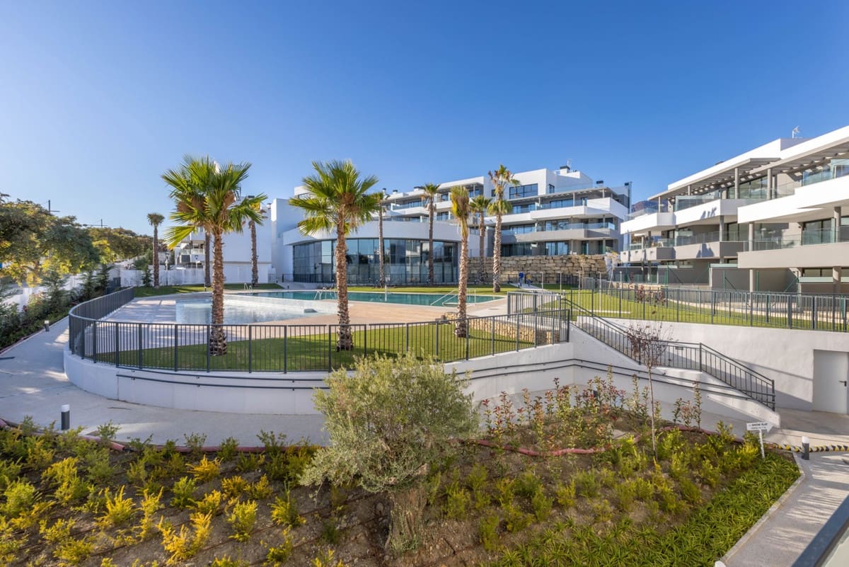 Apartamento de 3 habitaciones en Estepona en venta con piscina garaje - 407.000 € (Ref: 7196063)