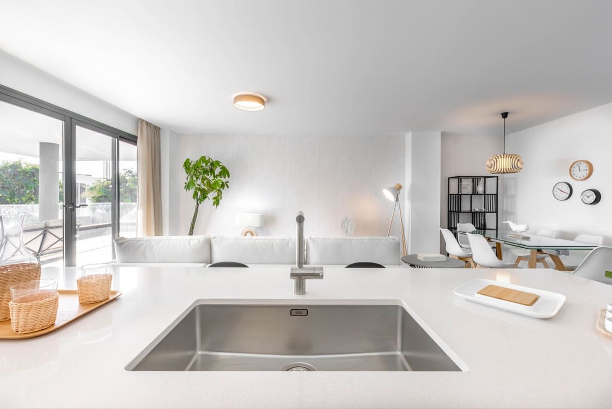 Apartamento de 3 habitaciones en Estepona en venta con piscina garaje - 407.000 € (Ref: 7196063)