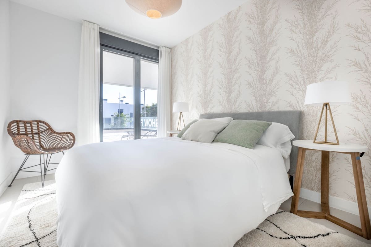 Apartamento de 3 habitaciones en Estepona en venta con piscina garaje - 407.000 € (Ref: 7196063)