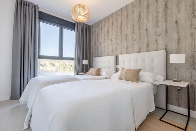 Apartamento de 3 habitaciones en Estepona en venta con piscina garaje - 407.000 € (Ref: 7196063)