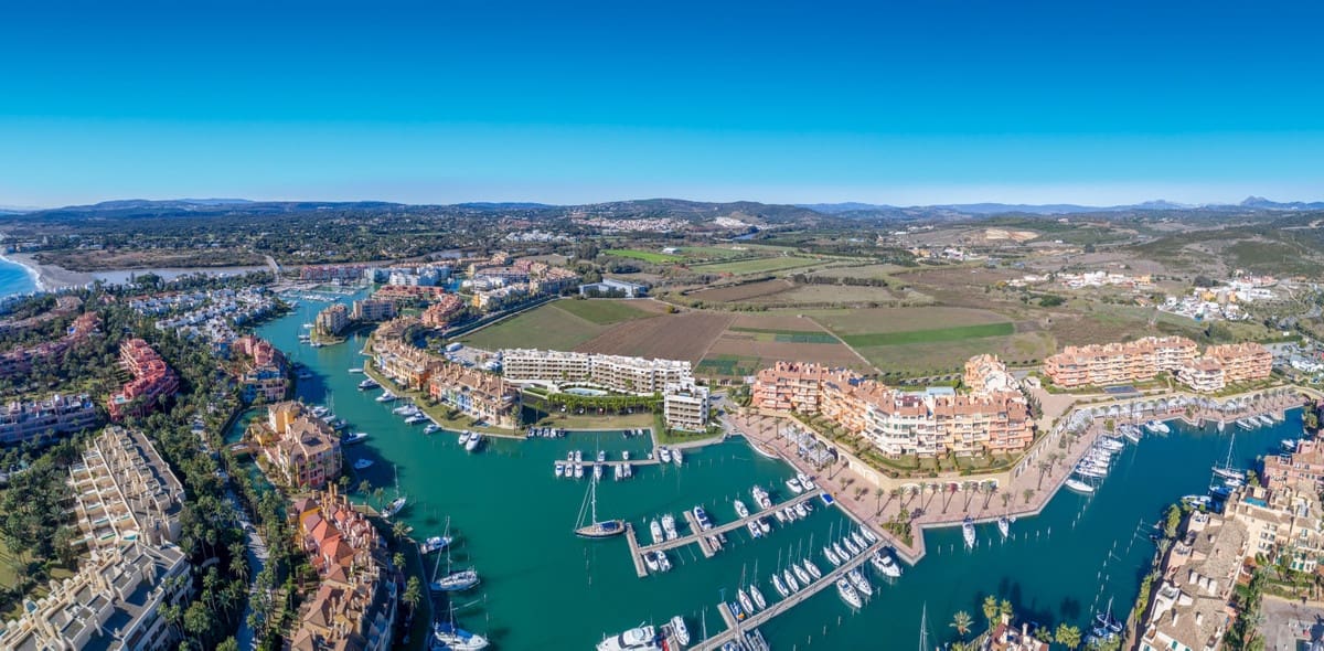 2 bedroom Apartment for sale in Sotogrande - € 439,000 (Ref: 7196075)