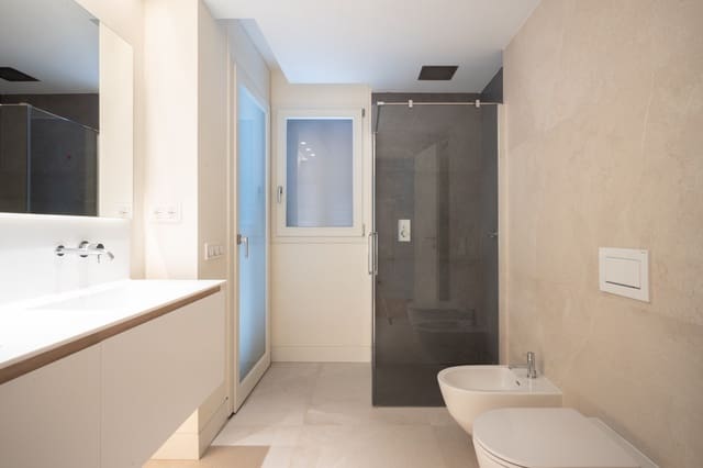 3 bedroom Penthouse for sale in Marbella with pool garage - € 2,595,000 (Ref: 7196105)