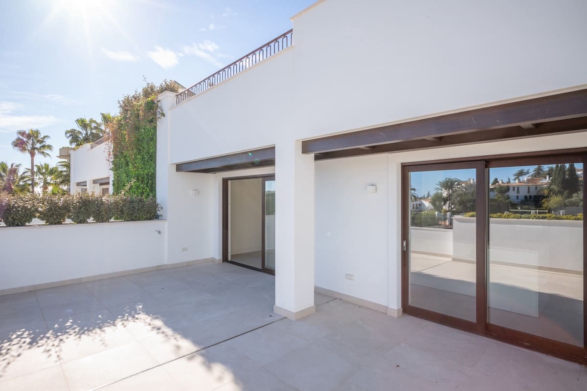 3 bedroom Penthouse for sale in Marbella with pool garage - € 2,595,000 (Ref: 7196105)