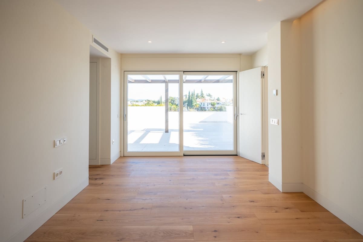 3 bedroom Penthouse for sale in Marbella with pool garage - € 2,595,000 (Ref: 7196105)