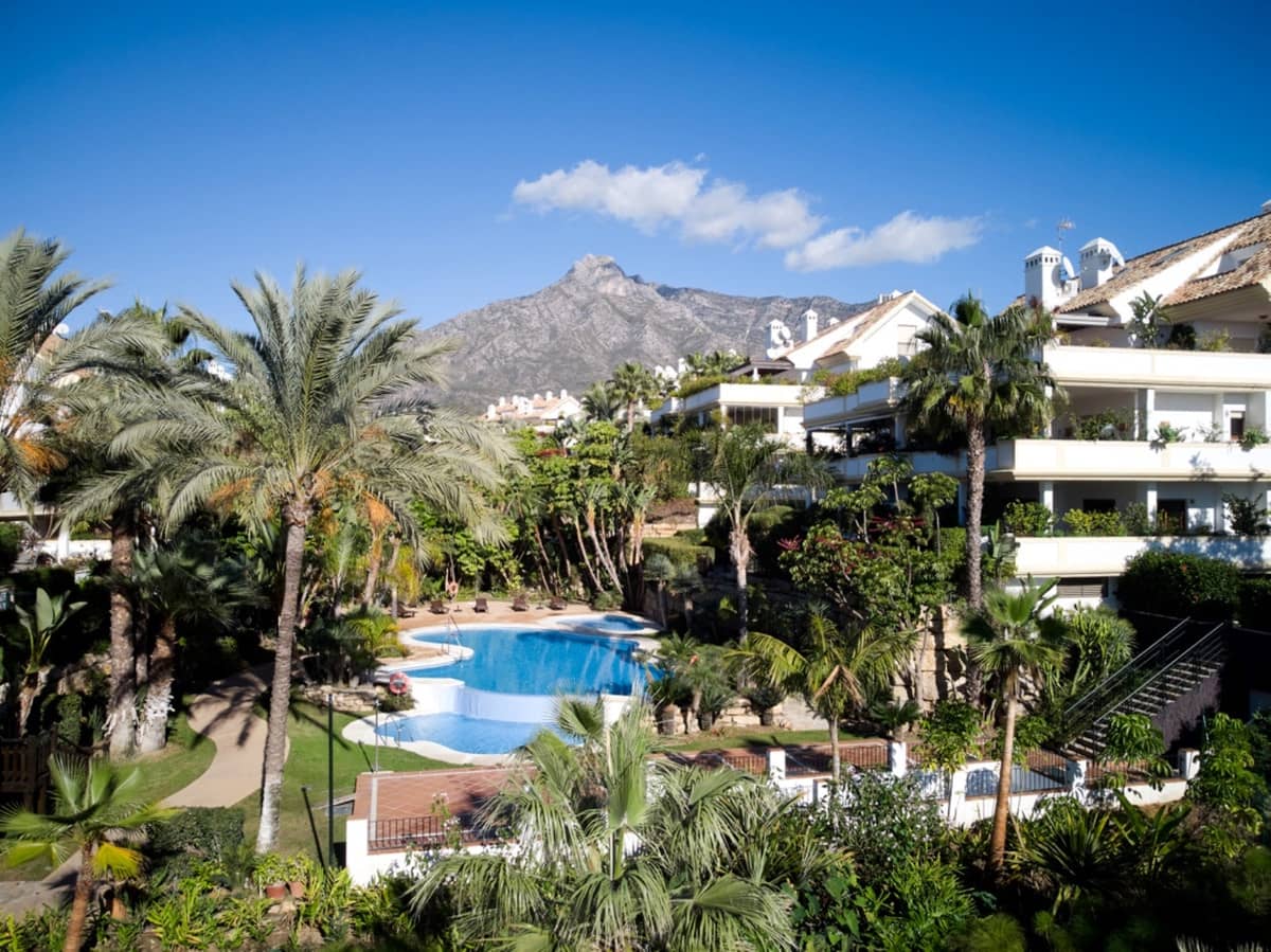3 bedroom Penthouse for sale in Marbella with pool garage - € 2,595,000 (Ref: 7196105)