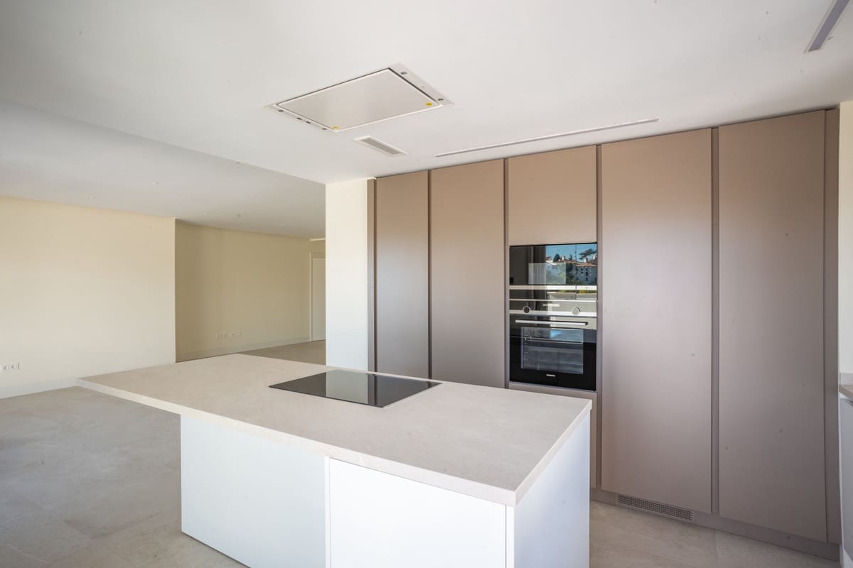 3 bedroom Penthouse for sale in Marbella with pool garage - € 2,595,000 (Ref: 7196105)