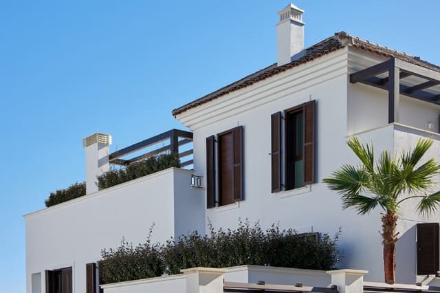 3 bedroom Penthouse for sale in Marbella with pool garage - € 2,595,000 (Ref: 7196105)