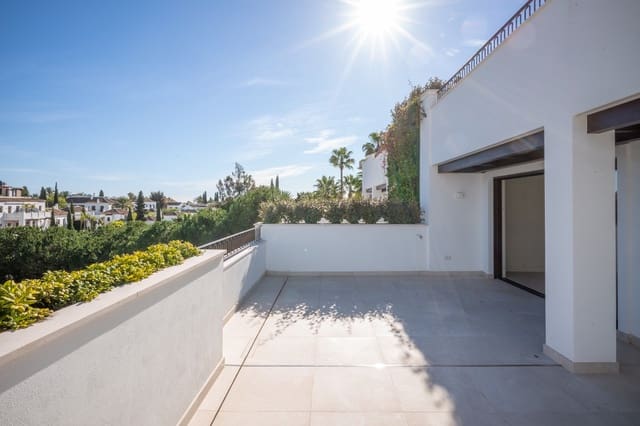 3 bedroom Penthouse for sale in Marbella with pool garage - € 2,595,000 (Ref: 7196105)