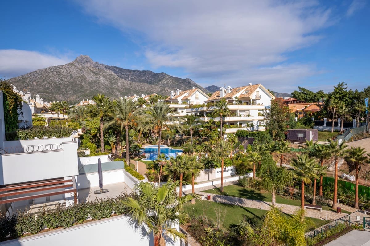 3 bedroom Penthouse for sale in Marbella with pool garage - € 2,595,000 (Ref: 7196105)