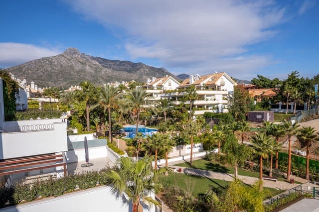 3 bedroom Penthouse for sale in Marbella with pool garage - € 2,595,000 (Ref: 7196105)