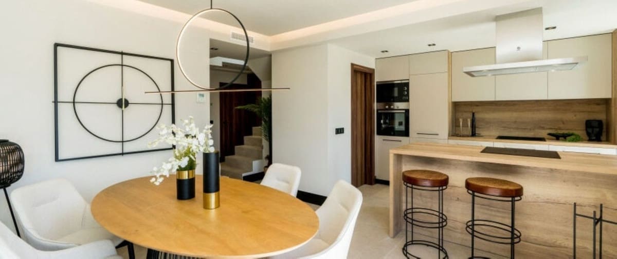 3 sypialnia Penthouse na sprzedaż w Marbella z basenem - 950 000 € (Ref: 7196119)