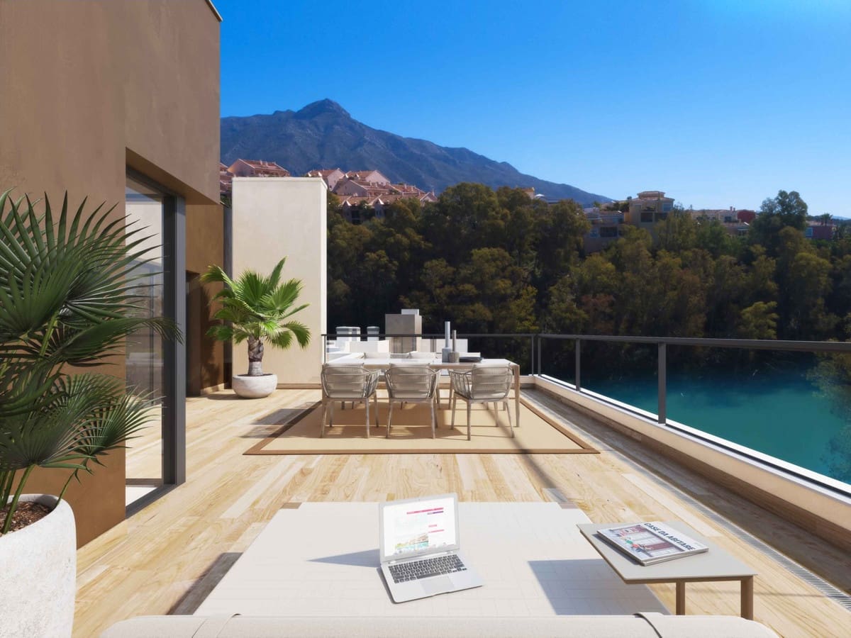 3 sypialnia Penthouse na sprzedaż w Marbella z basenem - 950 000 € (Ref: 7196119)