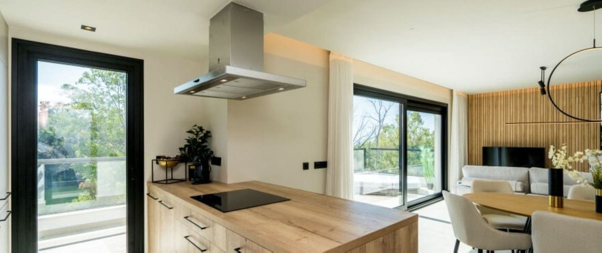 3 sypialnia Penthouse na sprzedaż w Marbella z basenem - 950 000 € (Ref: 7196119)