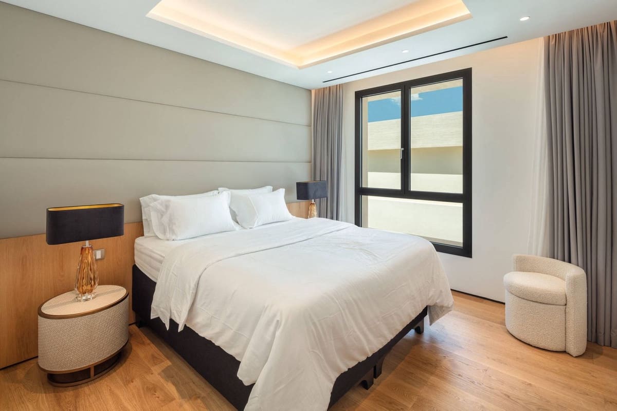 4 sypialnia Penthouse na sprzedaż w Marbella z basenem garażem - 5 750 000 € (Ref: 7196183)