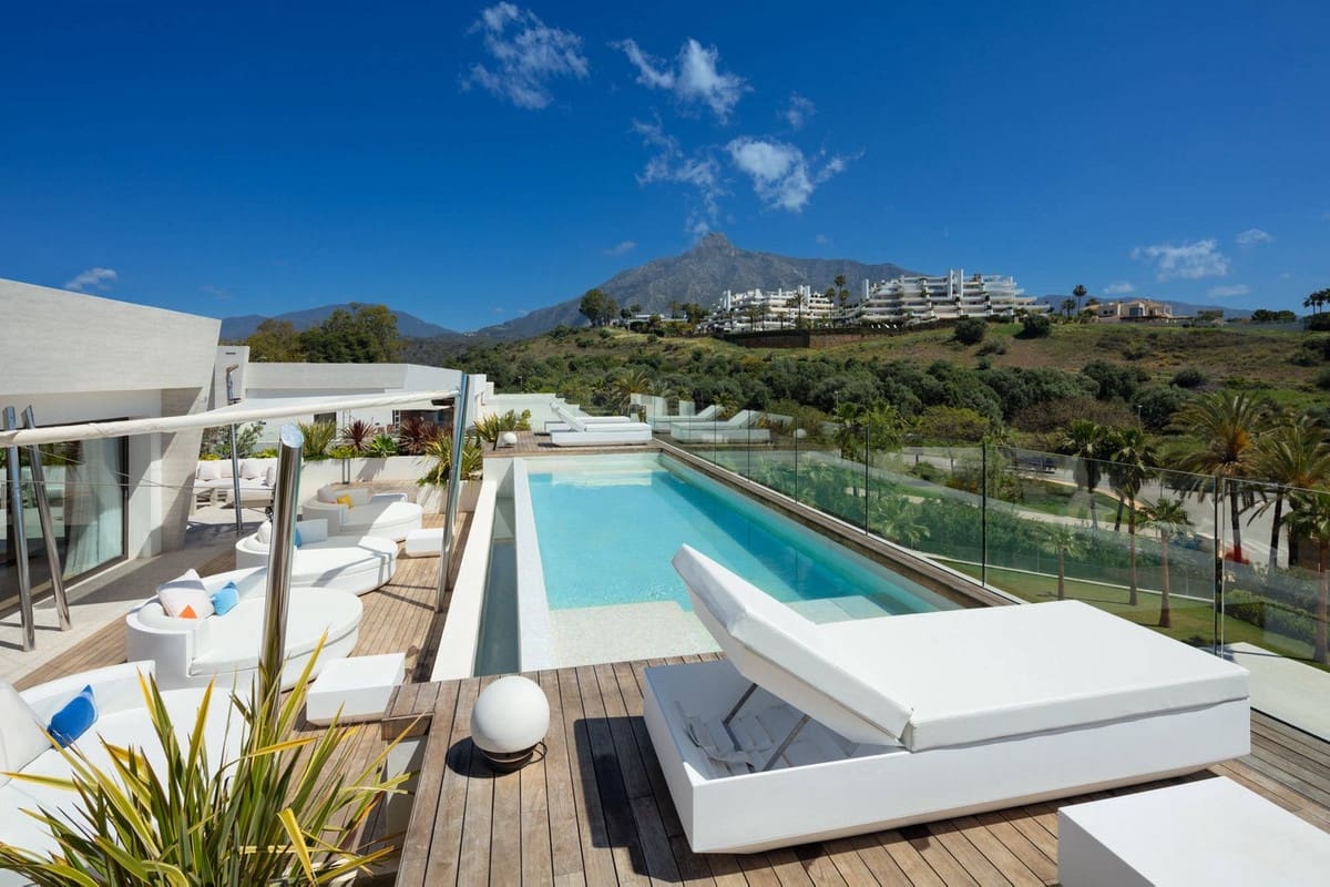 4 sypialnia Penthouse na sprzedaż w Marbella z basenem garażem - 5 750 000 € (Ref: 7196183)