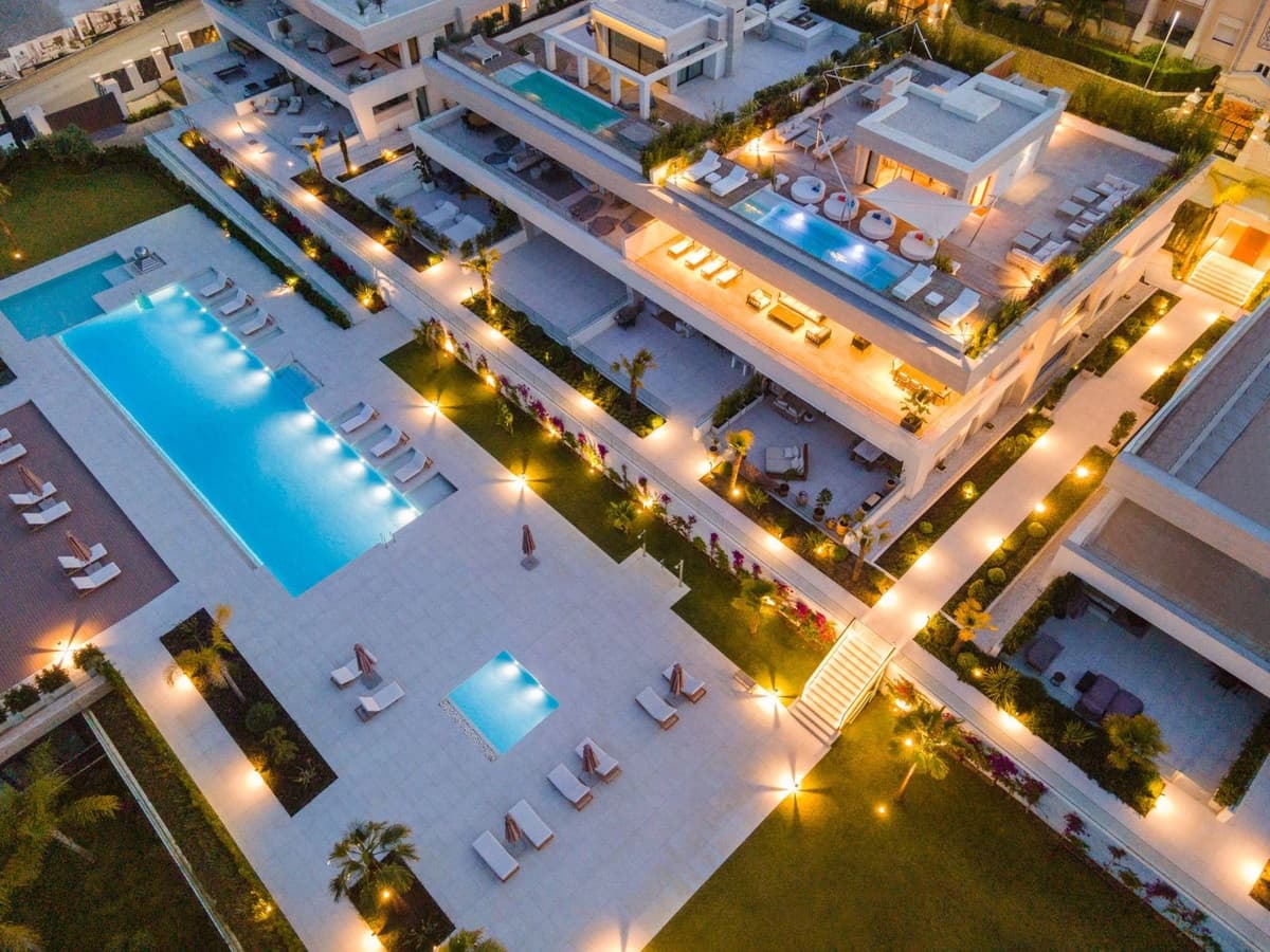 4 sypialnia Penthouse na sprzedaż w Marbella z basenem garażem - 5 750 000 € (Ref: 7196183)